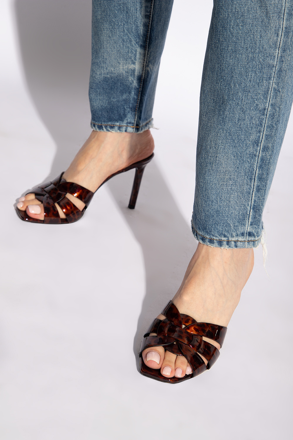 サンダル Saint Laurent SLIPPER (711242AAAUC 2634) ALAIN slippers in smooth leather | Saint Laurent | YSL US